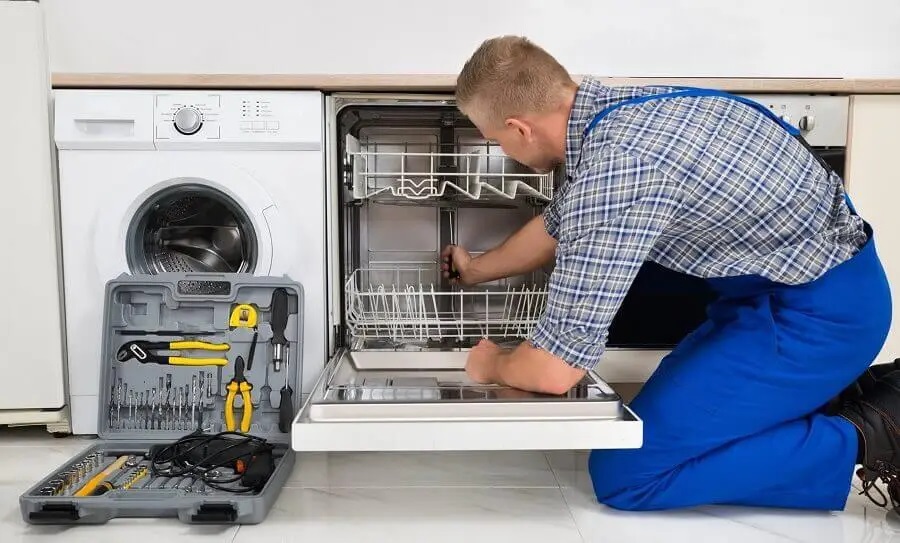 Söğütlü Beko servisi teknisyen ekibi beyaz eşya tamiri yaparken